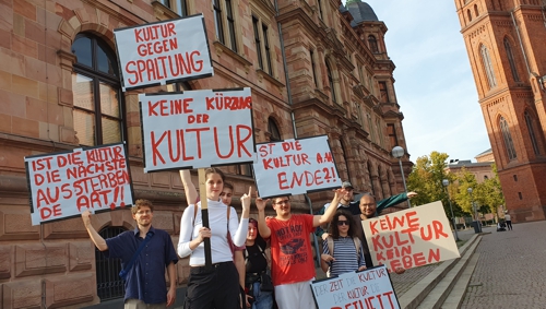 DIE KULTUR SIEHT ROT